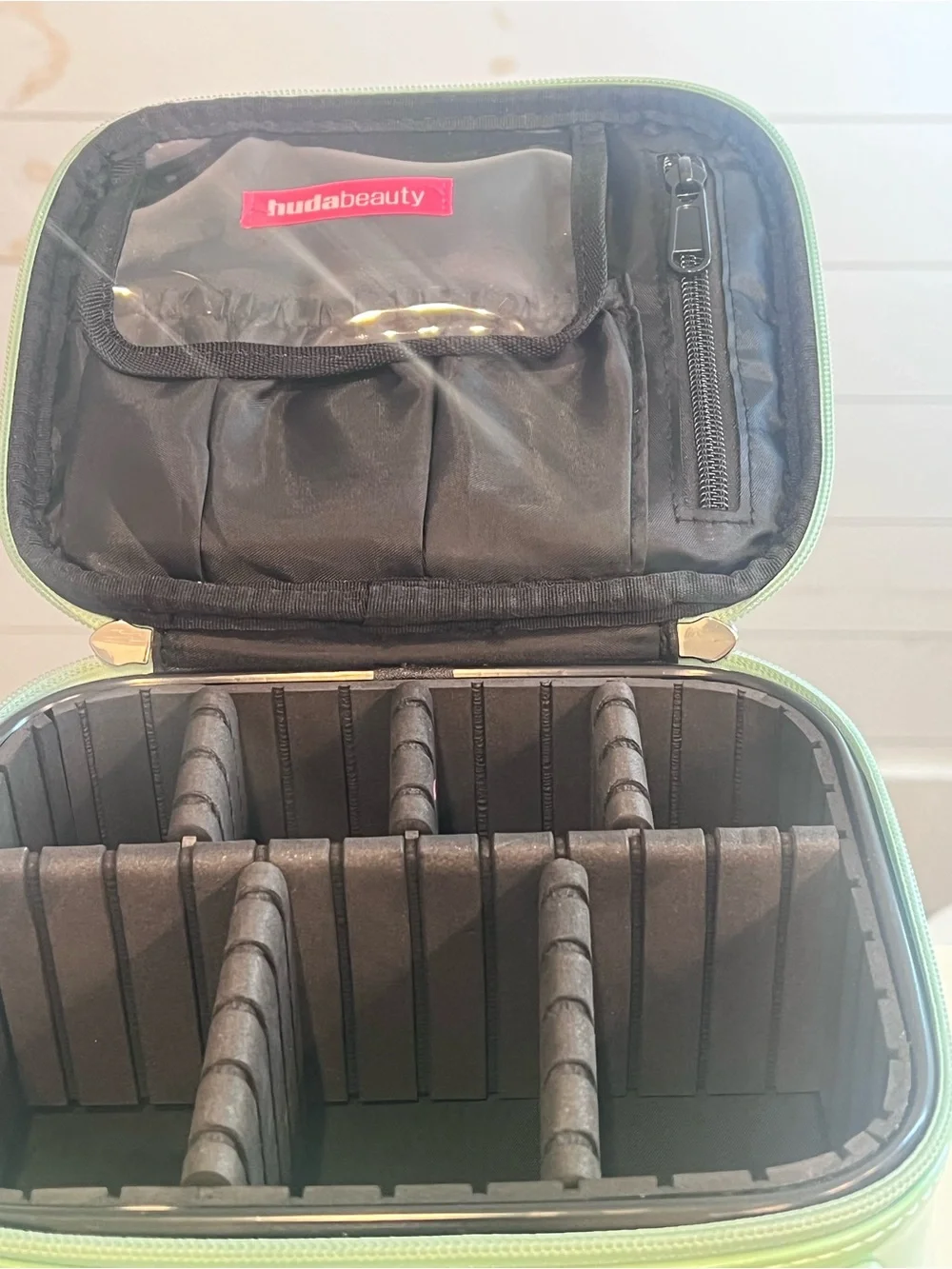 HUDA BEAUTY Glossy Mint Green Makeup Case NWT